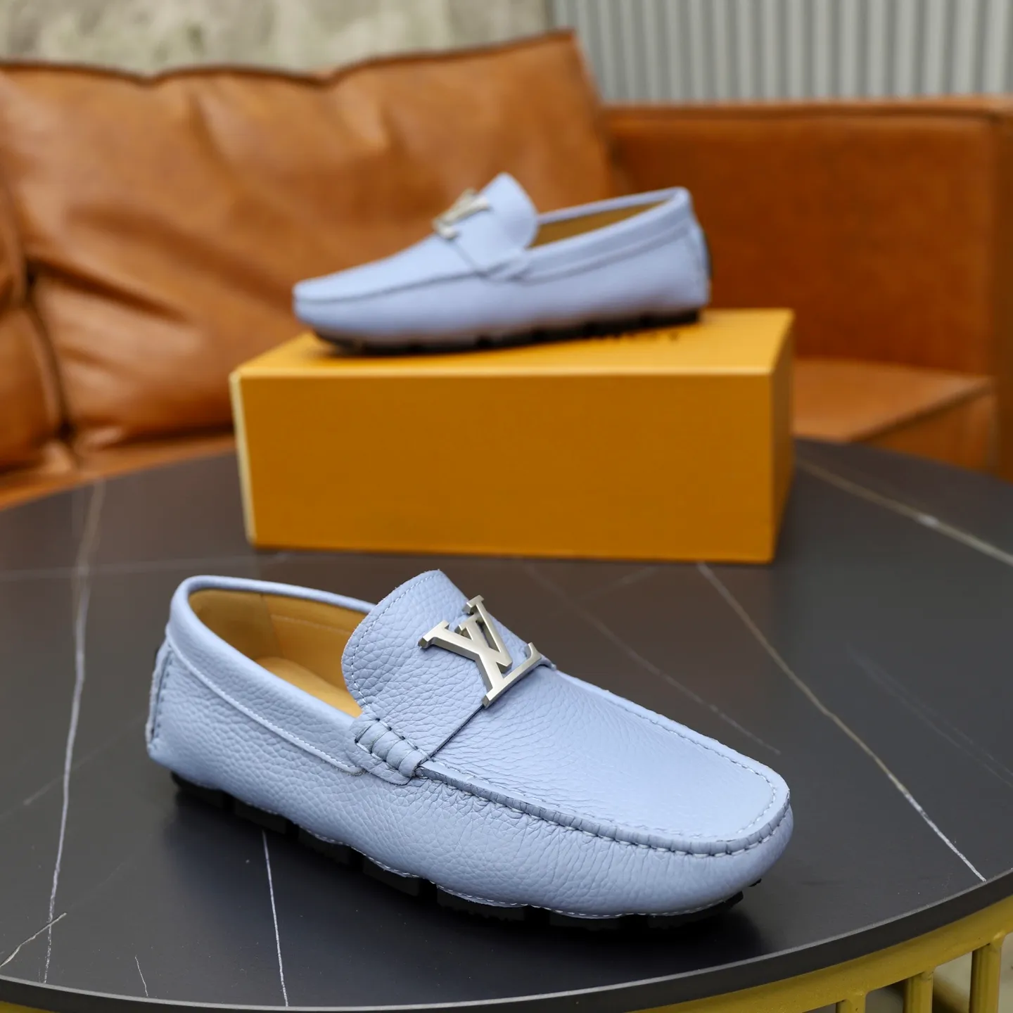 Ex-factory price: 480💰【LV】Louis Vuitton ⚠️High-end men’s driving and pedal series ⚠️38-44 (customized for 45) ⚠️All original cowhide leather! Thick and soft! Made entirely of calfskin lining! Rubber sheet anti-slip beanie sole! Three-dimensional package technology! Fashionable and classic! Handicrafts! Original high quality! Feel free to compare!
